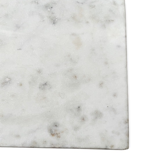 NWT Williams Sonoma Marble & Brass Monogram “H”Board - Picture 6 of 10